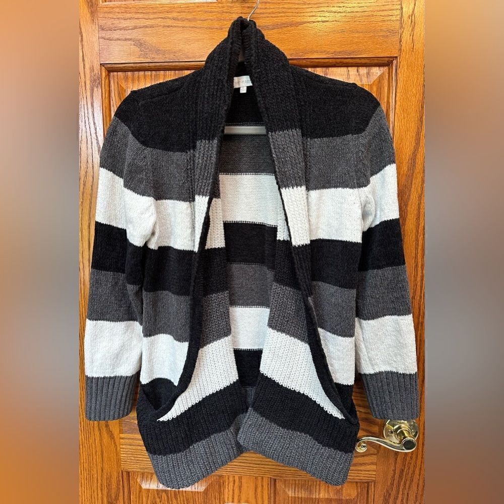 Verve Ami Women’s Cardigan Black and White